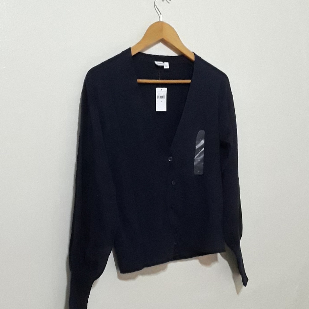 GAP LONG SLEEVES V- NECK SWEATER